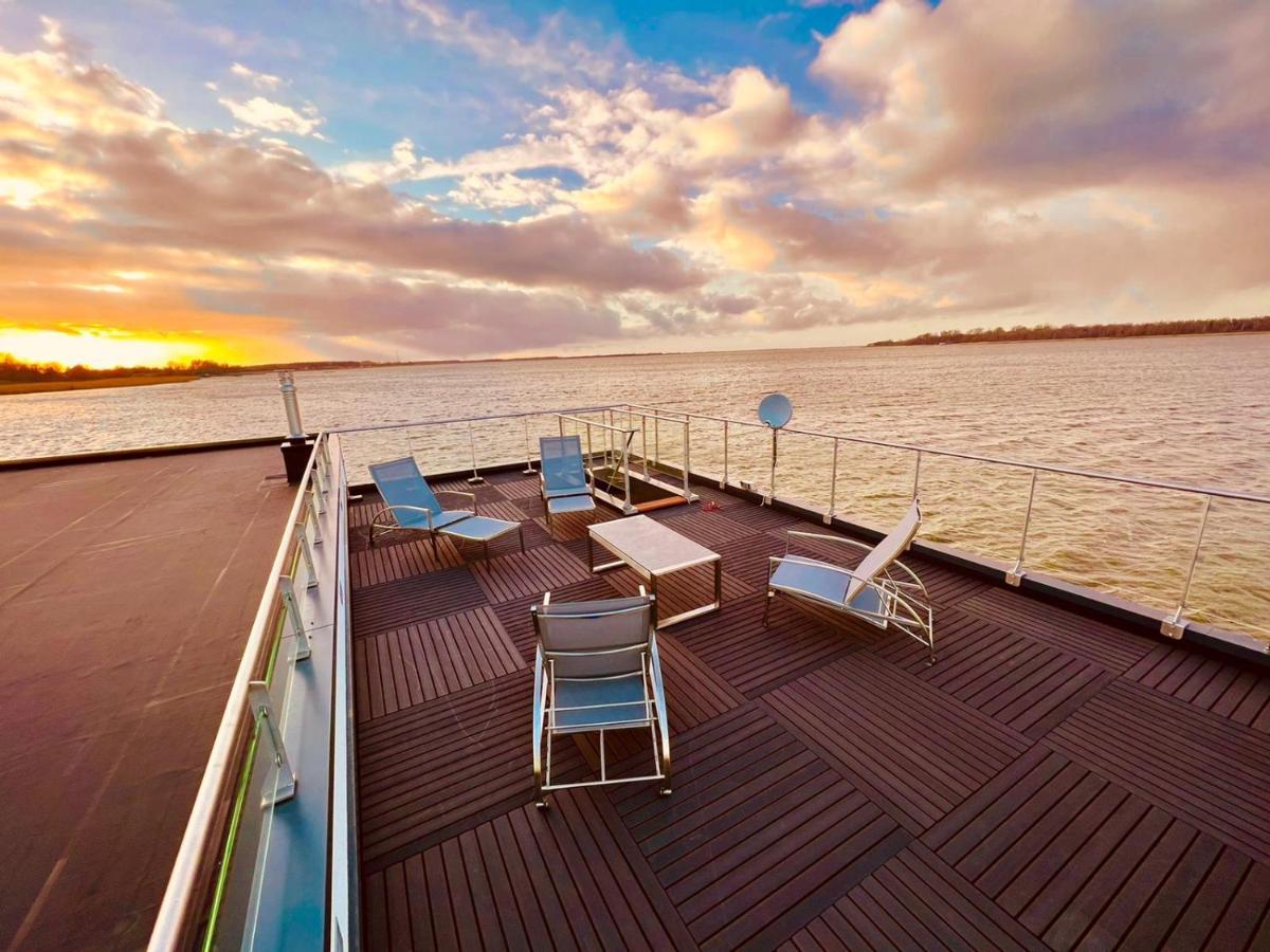 Вилла Schwimmendes Haus Luette Рибниц-Дамгартен Экстерьер фото